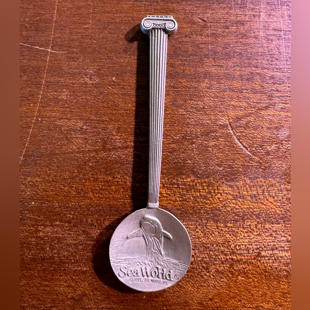 1985 SeaWorld collectible spoon